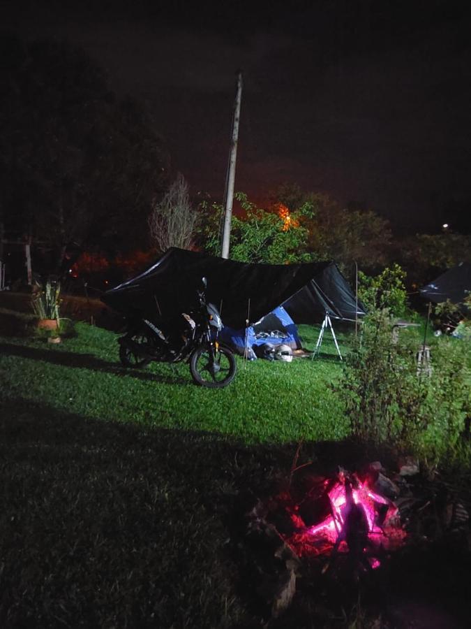 Hospedaje Y Zona De Camping Pistacho Guest House Villa de Leyva Ngoại thất bức ảnh